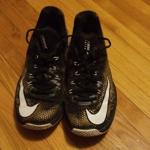 NIKE AIRMAX INFURIATE - Size 7.5